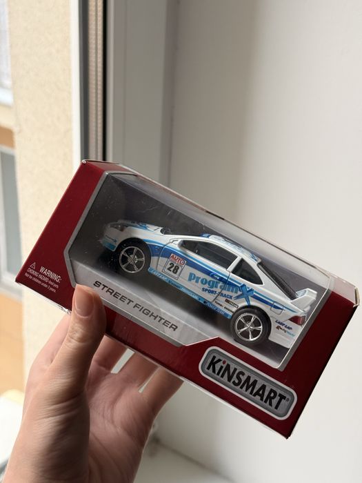 Продам нові машинки Kinsmart