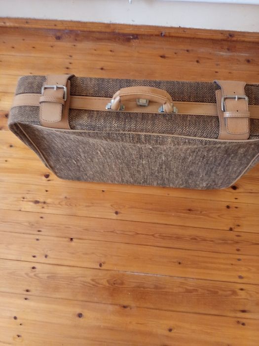 продам нову валізу