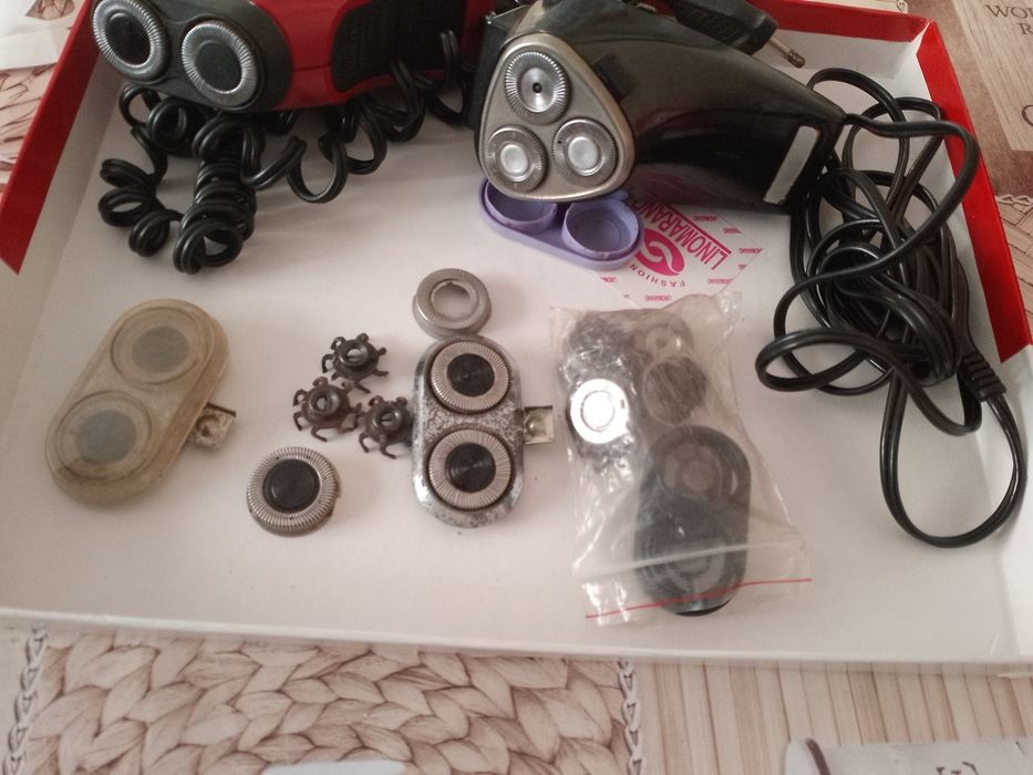 Продам 2 електро бритви.