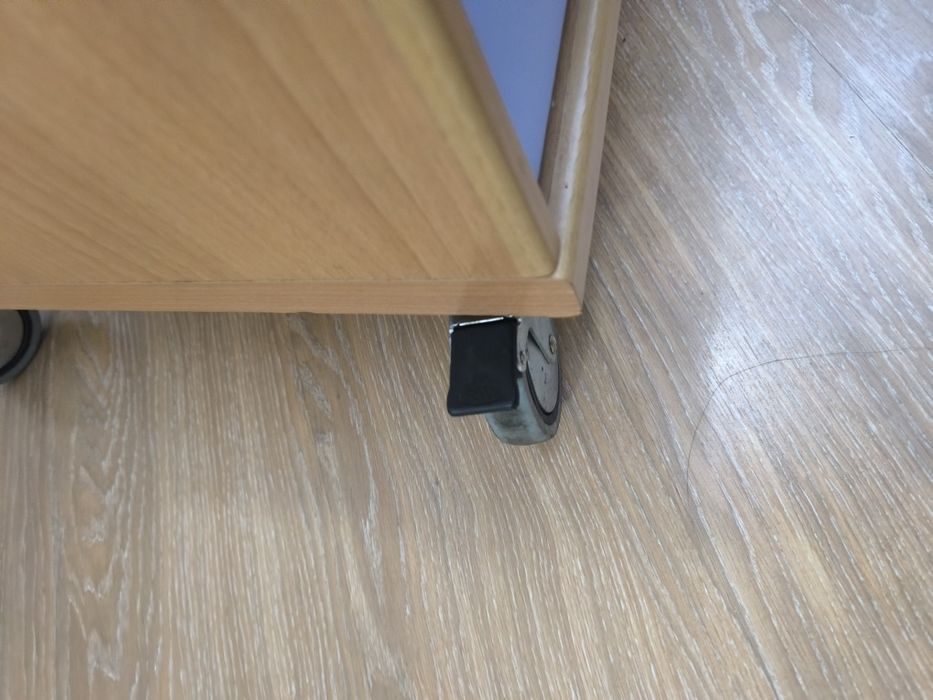 Cómoda de gavetas azul e branco