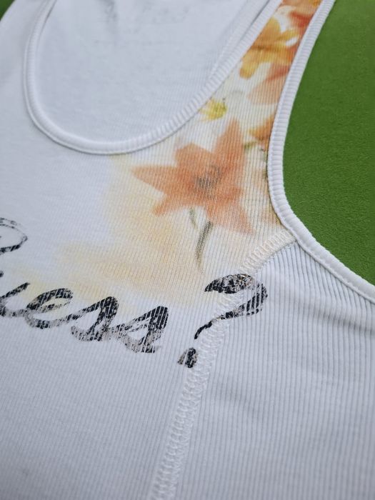 Top Guess XS - S koszulka prążek ramiaczka biała