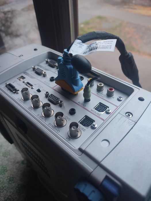 Отличный Проектор SONY.