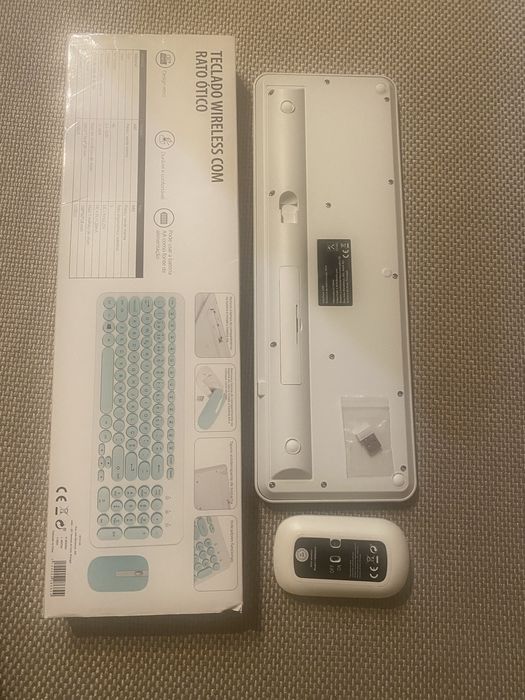 Teclado wireless com Rato Ótico