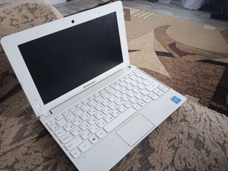Нетбук Lenovo E 10- 30 стан нового: 2 000 грн. - Ноутбуки Пісківка на Olx