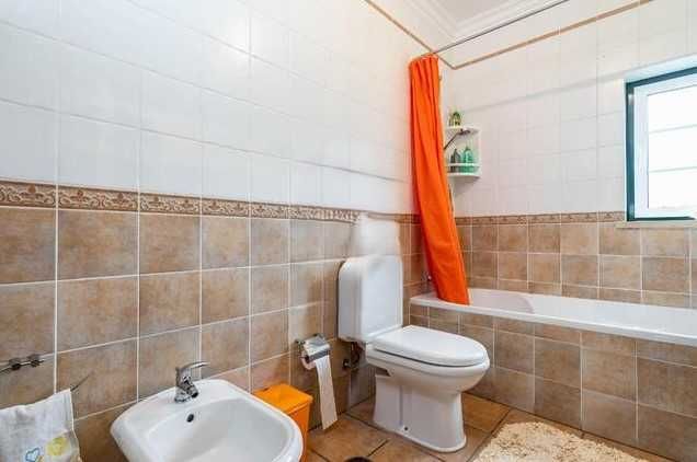 Vende-se Moradia T4 + terreno urbano associado - Alfafar, Penela