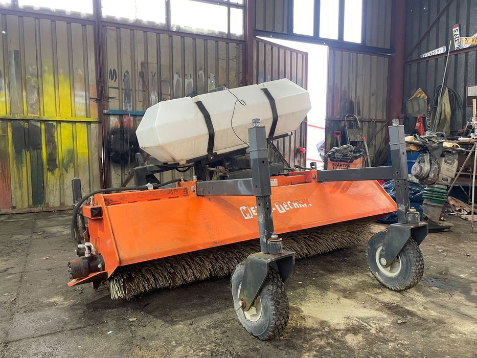 Metal-Technik  Zamiatarka Metal-Technik 2 m, zbiornik na wodę