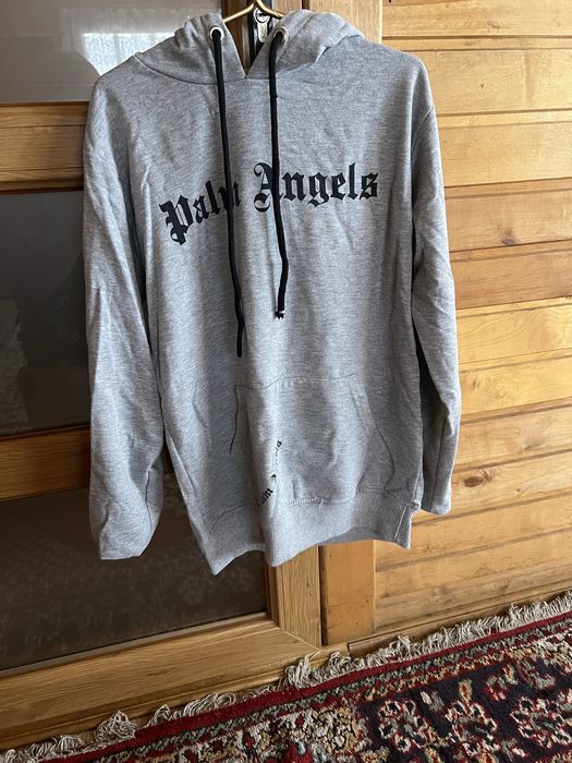 Куртки та костюми є багато різного одягу