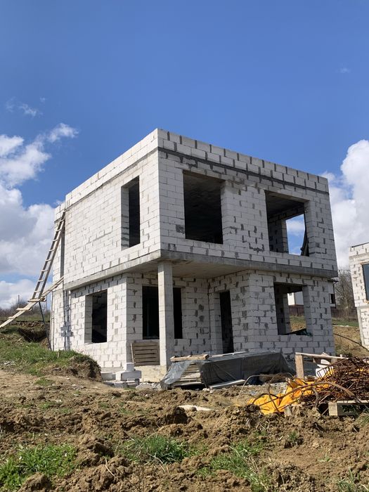 Двоповерховий будинок у с.Лісові Гринівці