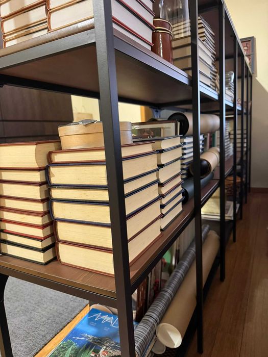 Prateleiras venda - em ótimo estado