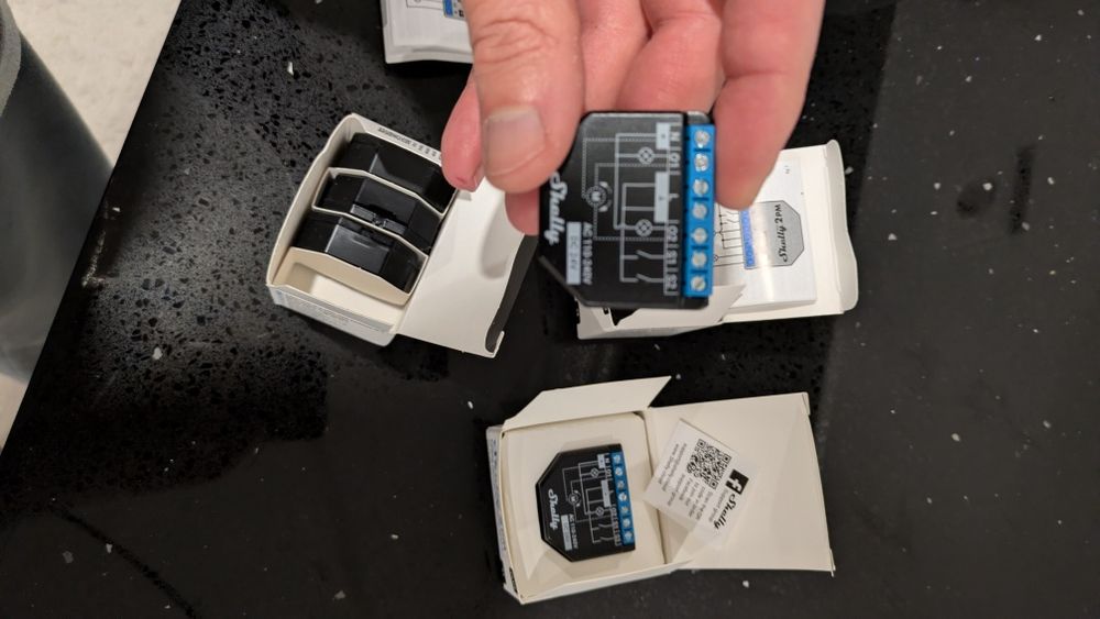 Vendo 9 unidades Shelly Plus 2PM Interruptor inteligente WiFi e Bluetooth, para cortinas e persianas