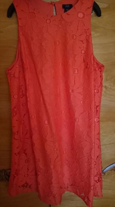 Letnia sukieneczka z koronki