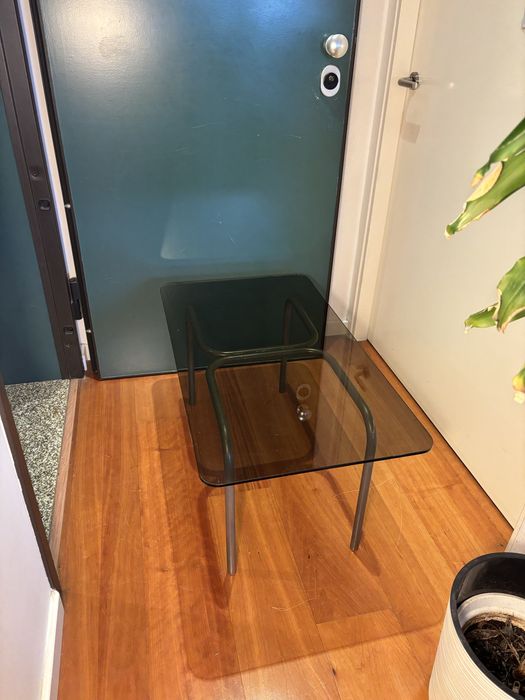 Mesa em vidro fumado