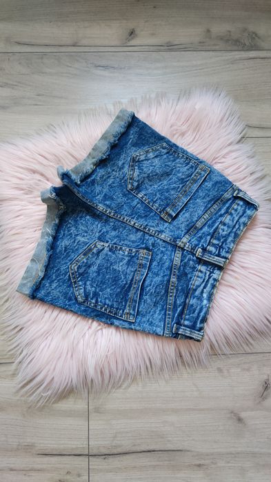 Spodenki wysoki stan Xxs elastyczne Bershka dekatyzowane