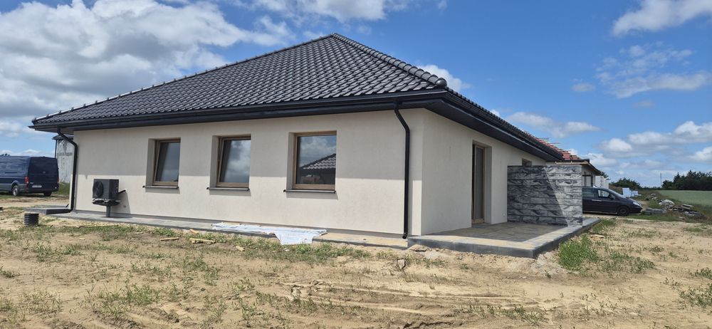 Dom jednorodzinny dwulokalowy w Pszczółkach