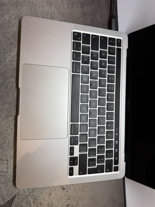 Macbook Pro M1 TouchBar 96% kondycji baterii