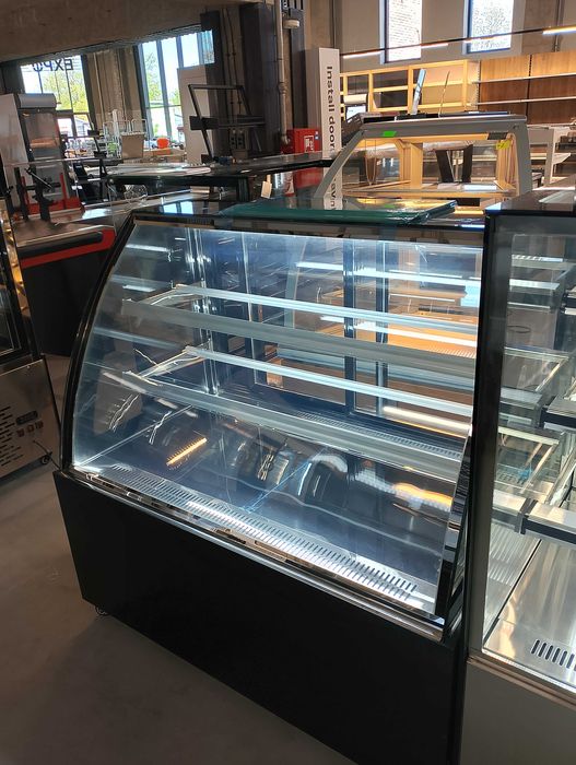 Witryna cukiernicza, Lada cukiernicza,