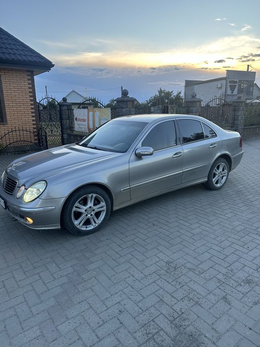 Mercedes 211 2004