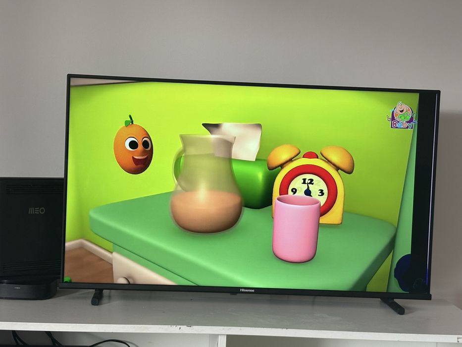 TV HISENSE QLED 40” com defeito – Preço baixo