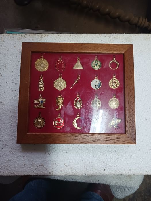 Belo conjunto de amuletos