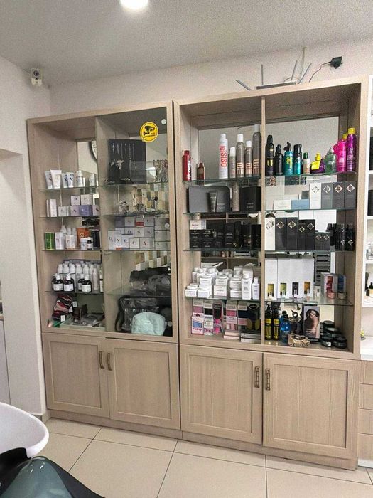 Продається вітринна шафа б/у у хорошому стані