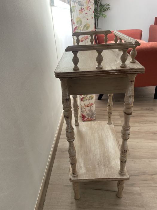 Movel pequeno de madeira