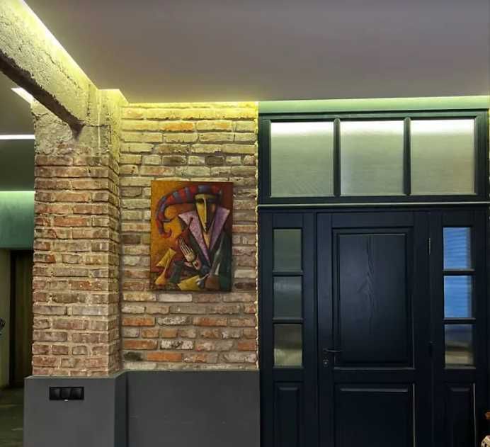 Продаж двокімнатної квартири з дизайнерським ремонтом в Центрі