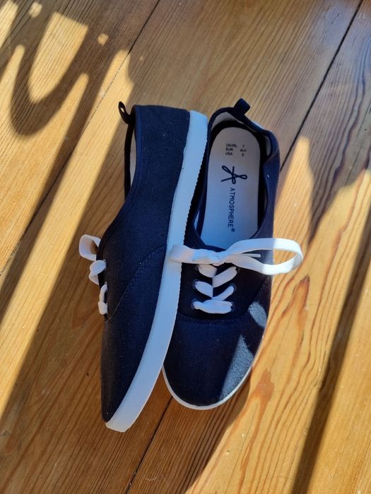 Ténis azuis escuros