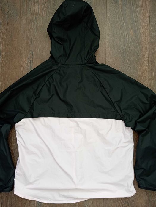 Жіноча вітровка Windrunner Nike
