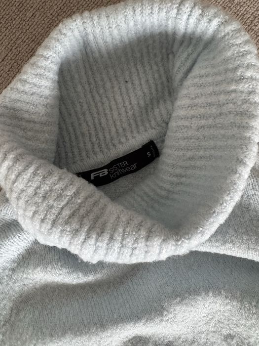 Sweter lekki niebieski