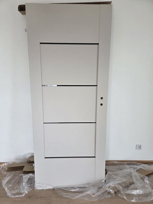 Drzwi łazienkowe lewe z ościeżnicą  regulowaną