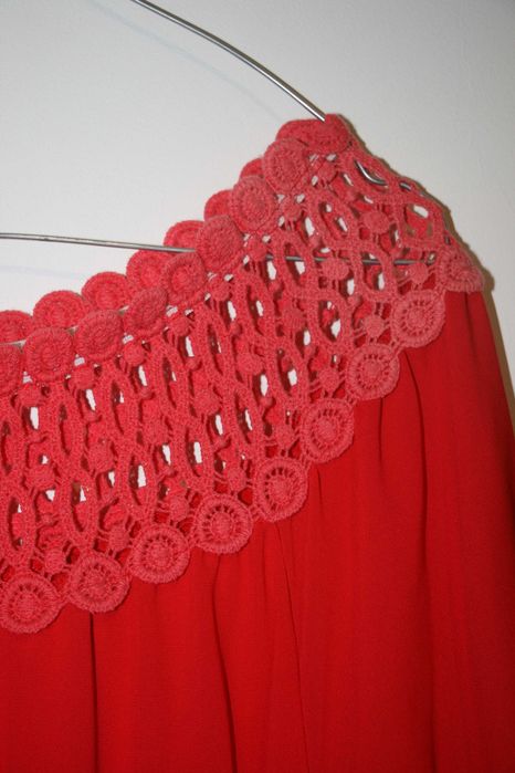 Blusa Vermelha com Renda
