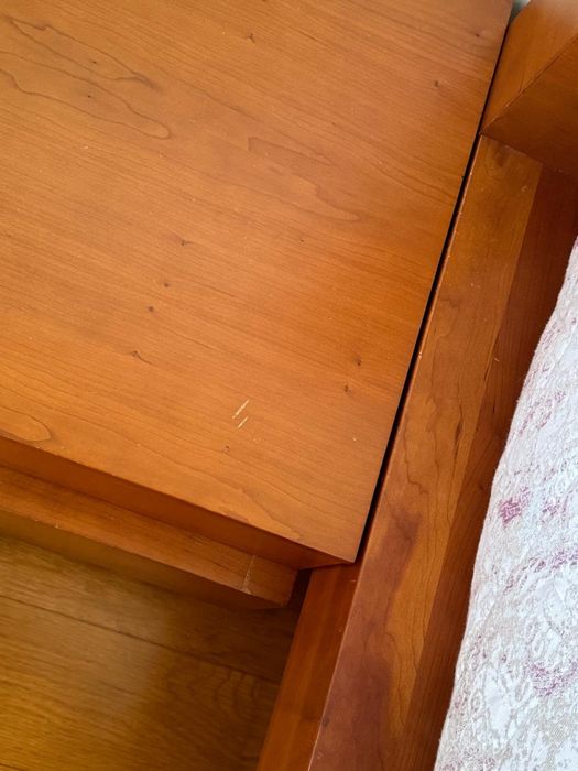 Cama de casal c/mesinhas