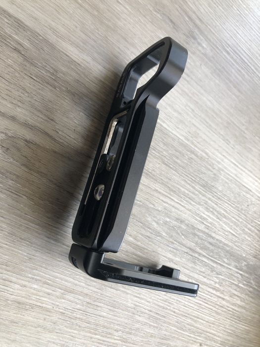 Punho em "L" para sony a7III - marca Gabale