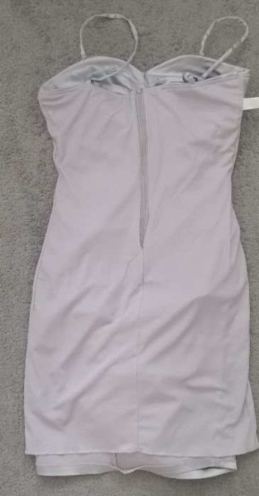 Sukienka dopasowująca się do ciała M