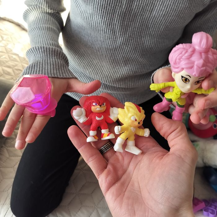 Zabawki dla dziecka w paczce za 10 zł