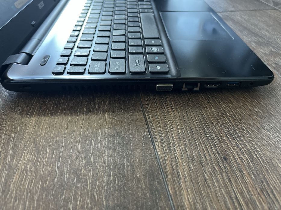 Laptop Acer  E5-571G  intel i3 4030U / 250GB SSD / 12 GB  / Windows 11