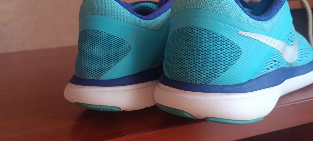 Жіночі кросівки Nike