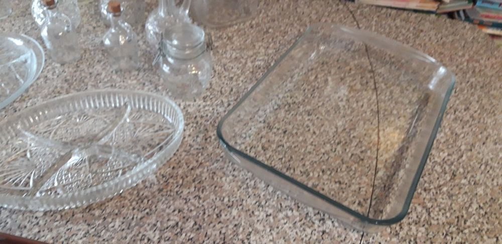 Conjunto de Peças em Vidro Utilitárias