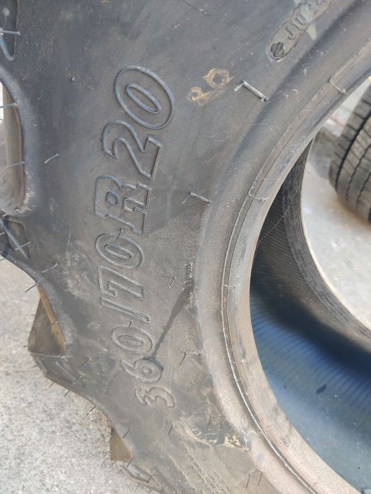 Pneus 360 70 r20 BKT novos