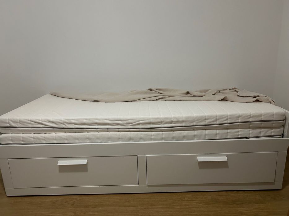 Cama individual/dupla com gavetas de arrumação