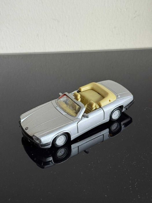 Carrinhos de Coleção 1:38 - 1:43 (Maisto, Bburago, Corgi, Brandbase)