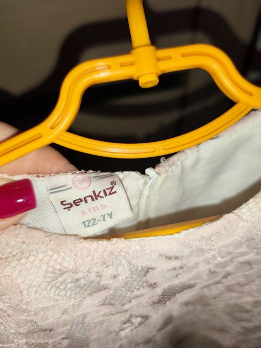 Платье нарядное с гипюром