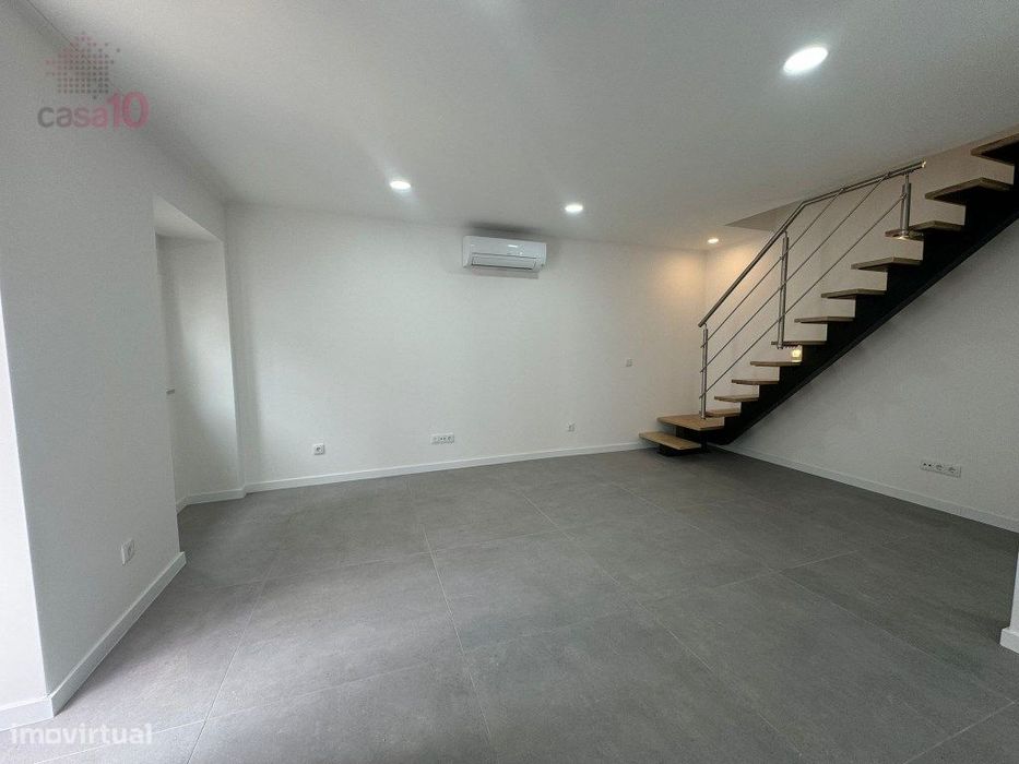 Moradia renovada para venda no centro de Alcochete