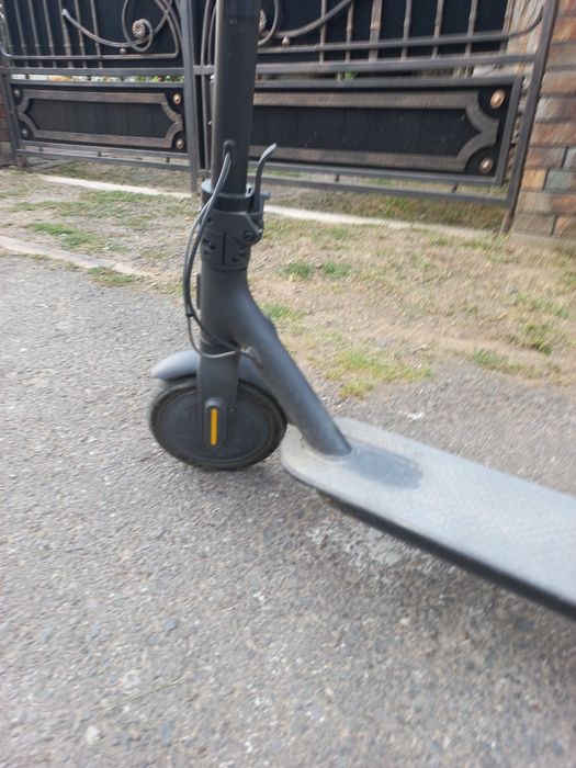 Електросамокат Xiaomi Mi Electric Scooter Essential Black