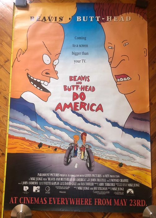 Posters variados e mupis