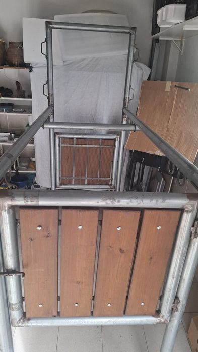 Tronco de contenção para cavalos