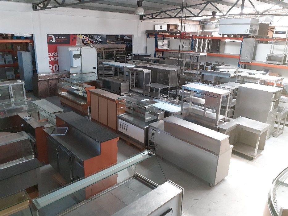 NOVOS E USADOS - Armazém com Bancadas Inox, Vitrines, Balcoes