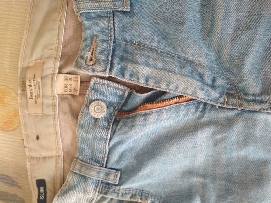 Джинсы фирмы Bershka