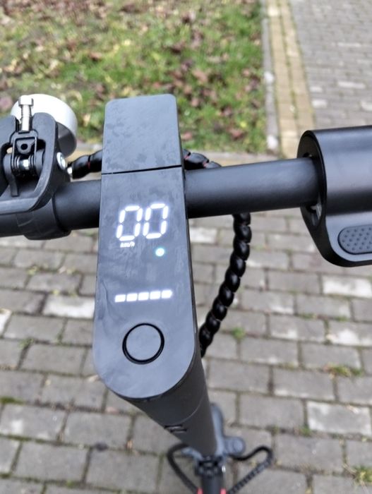 Продаю електросамокат терміново. Стан хороший, акумулятор тримає добре