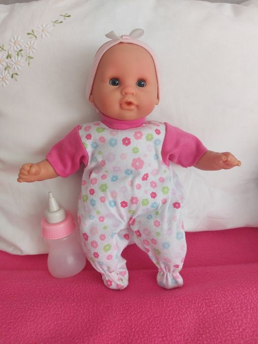 Boneca com biberão